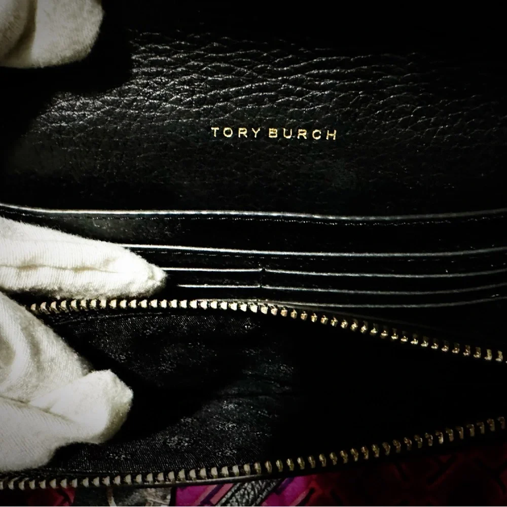 Tory Burch Elegant Black Leather Crossbody Bag - Picture 14 of 17